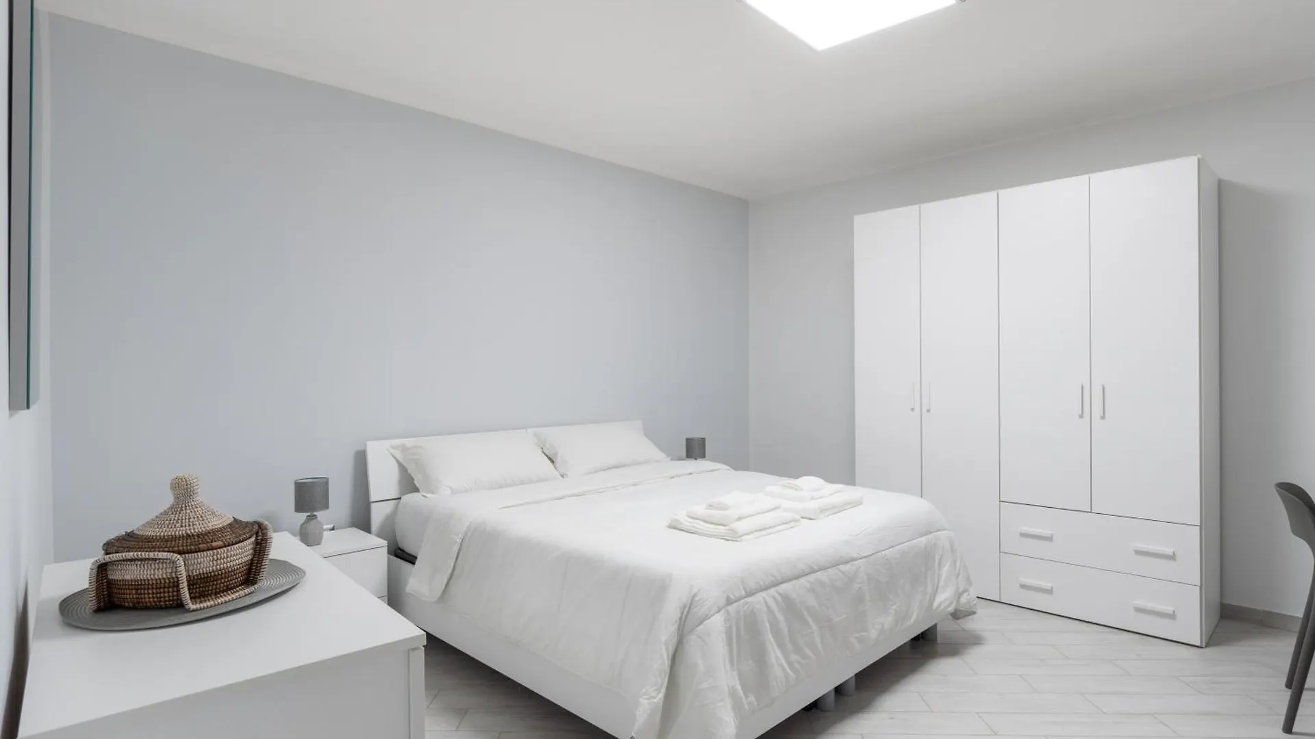 Modern Flat In The Heart Of Naples Near Man Apartment 0*,  Italy