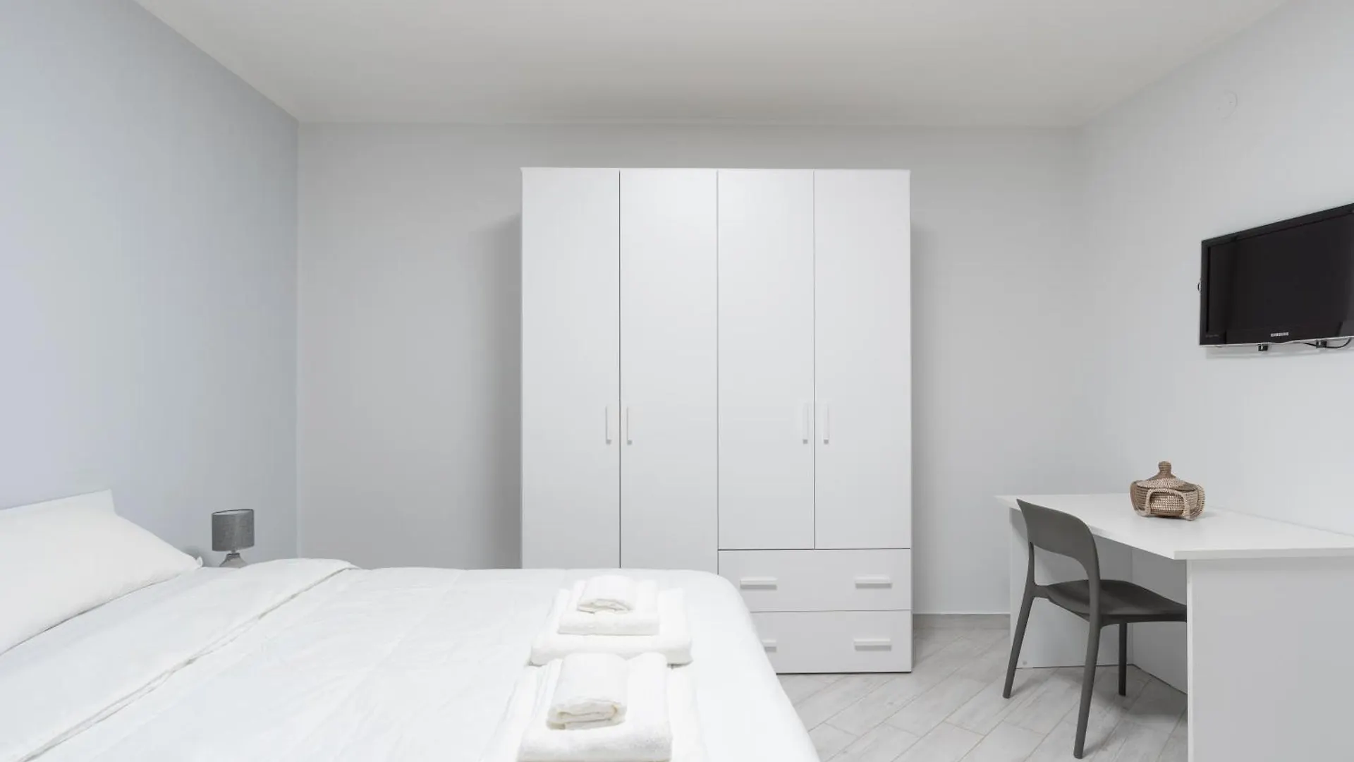 Modern Flat In The Heart Of Naples Near Man Apartment Italy